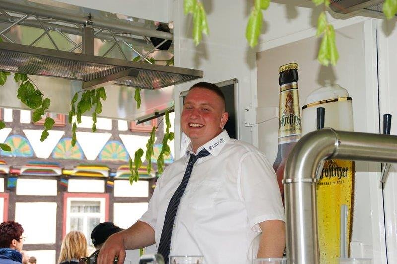 Maibaum in Obergebra gesetzt