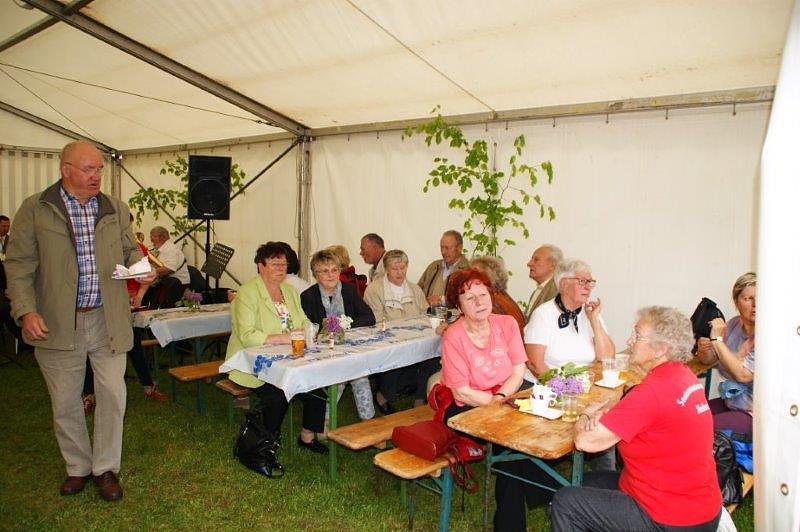 Maibaum in Obergebra gesetzt
