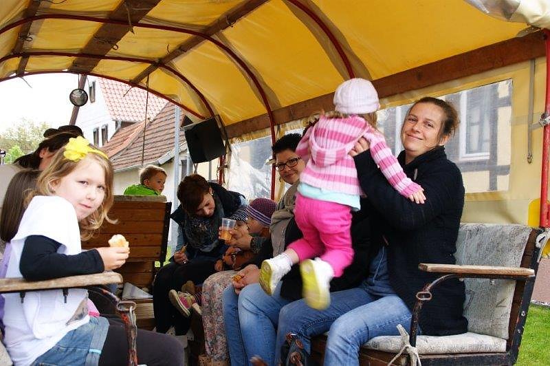 Maibaum in Obergebra gesetzt