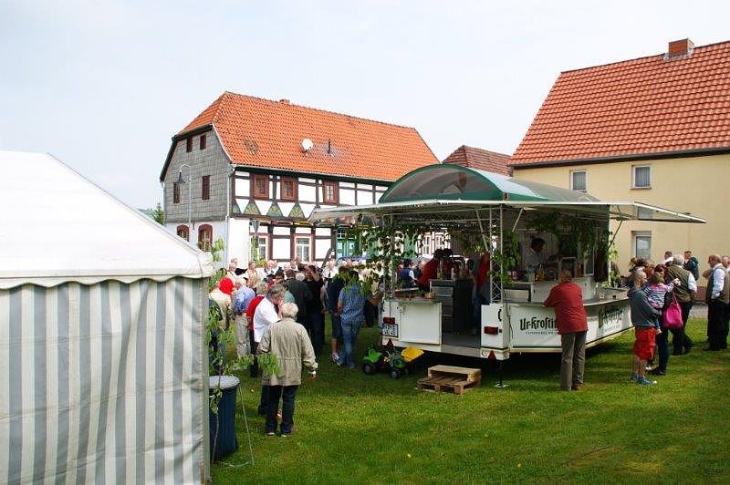 Maibaum in Obergebra gesetzt