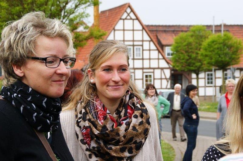 Maibaum in Obergebra gesetzt