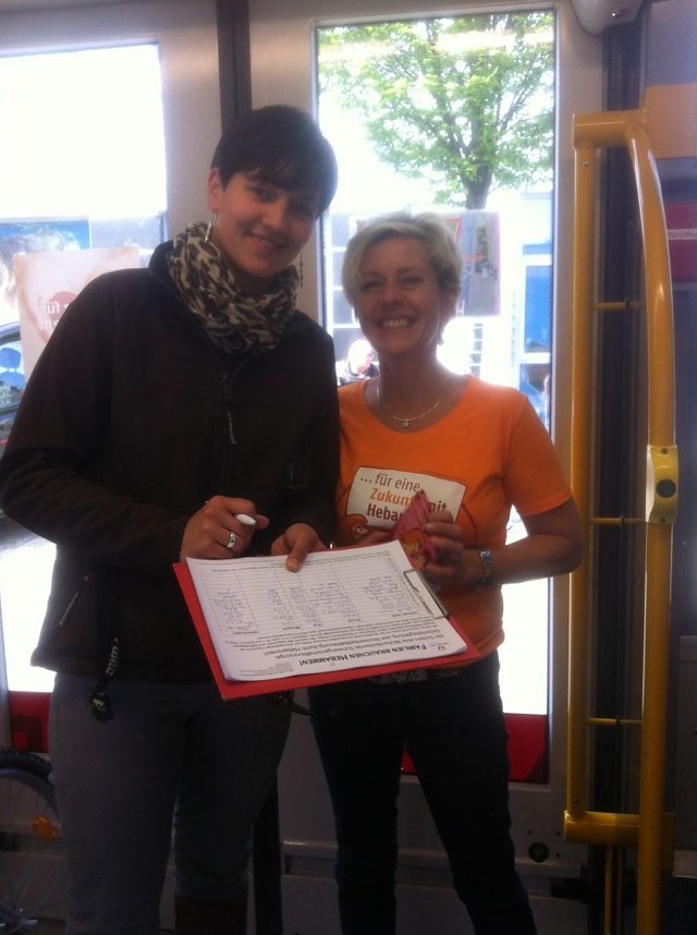 Hebammen in der Stra&szlig;enbahn