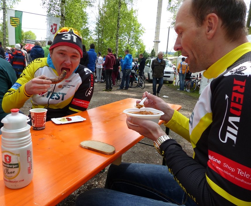 Radsport: Bratwurst und Suppe nach dem Rennen