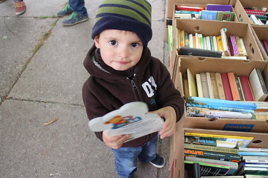 12 (oder 13) Kila B&uuml;cherflohmarkt