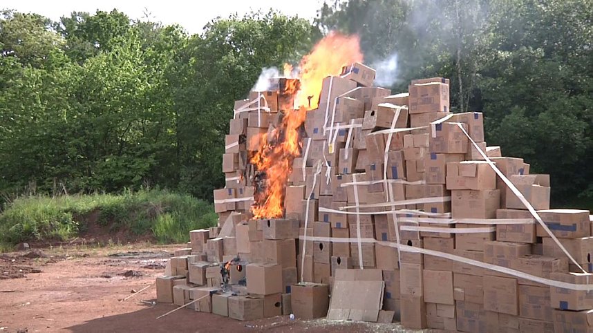 Dekonstruktion mit Feuer