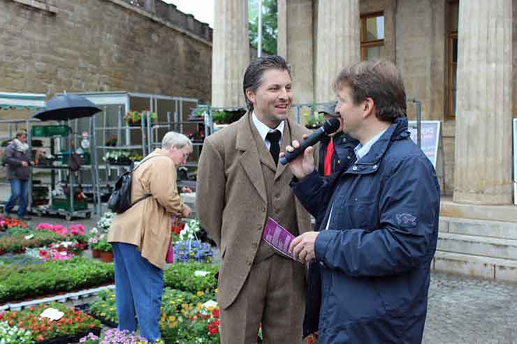 Blumenm&auml;dchen trifft Marktfrau