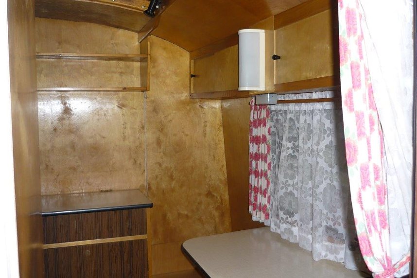 Das war einmal:  Innenansichten vom Wohnwagen Weferlinger LC 9-285.