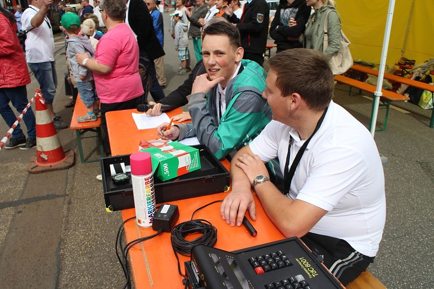 Zweites Nordh&auml;user Stra&szlig;enbahnziehen