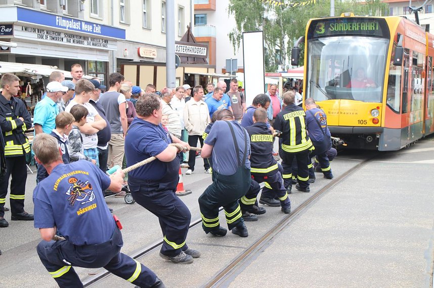 Zweites Nordh&auml;user Stra&szlig;enbahnziehen