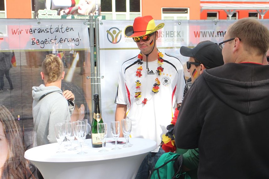 Erstes Public Viewing im Parkschloss