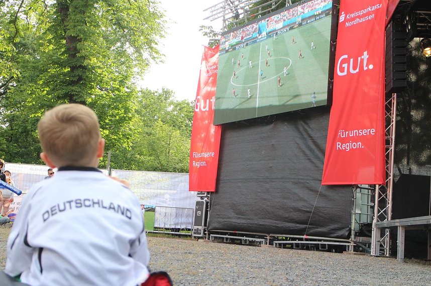 Erstes Public Viewing im Parkschloss