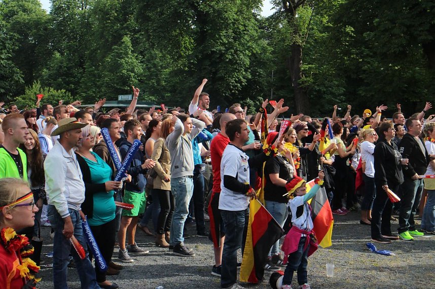 Erstes Public Viewing im Parkschloss