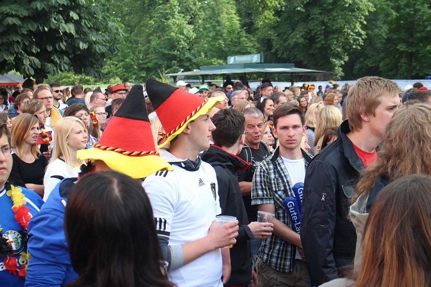 Erstes Public Viewing im Parkschloss