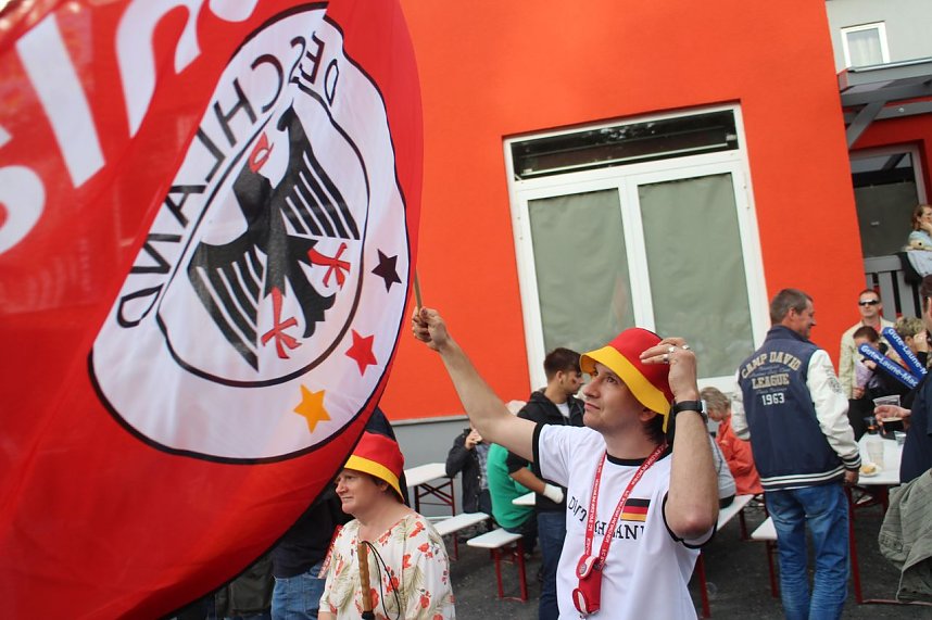 Erstes Public Viewing im Parkschloss