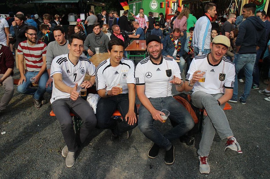 Erstes Public Viewing im Parkschloss