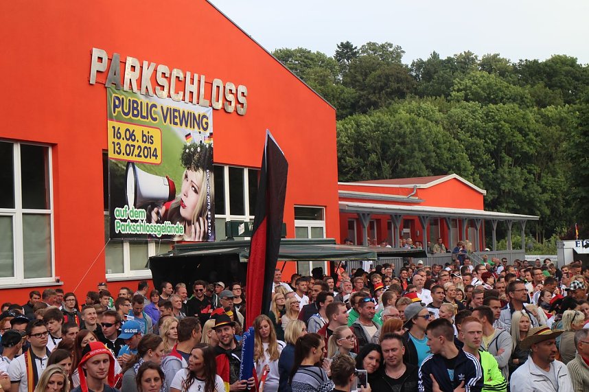 Erstes Public Viewing im Parkschloss