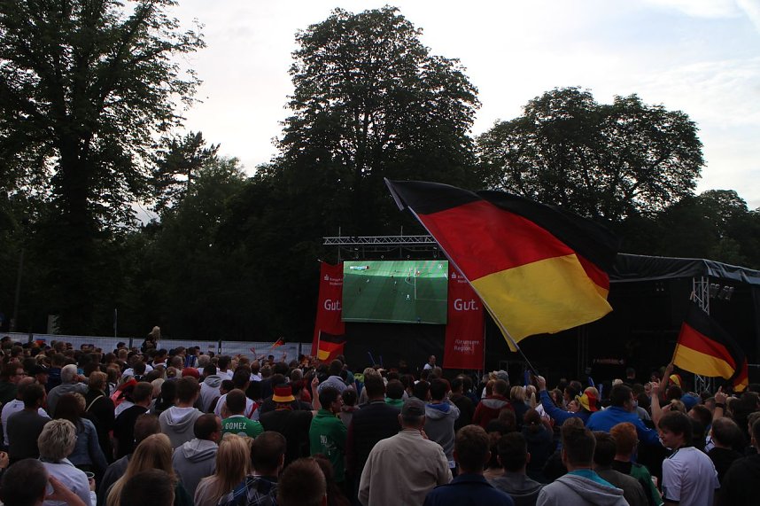 Erstes Public Viewing im Parkschloss