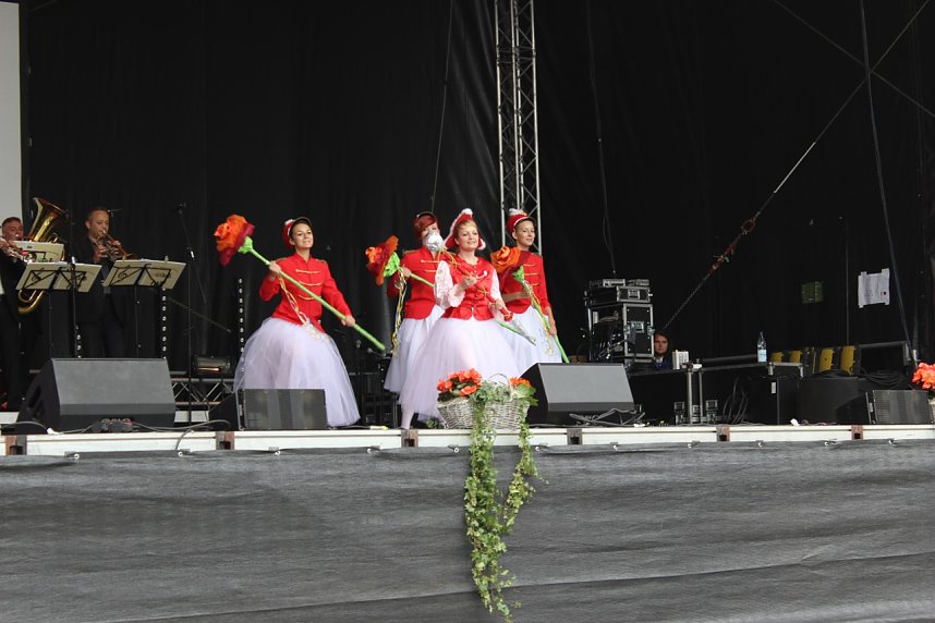 Die Eleven des Tanzstudios Radeva auf dem Rolandsfest
