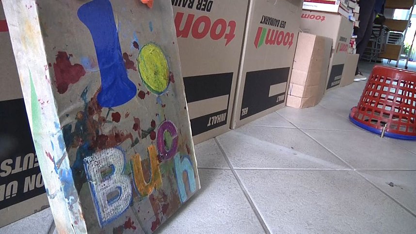 B&uuml;cherkette zum Umzug der Bibliothek