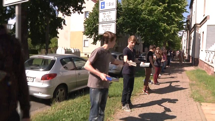 B&uuml;cherkette zum Umzug der Bibliothek