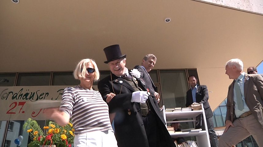 B&uuml;cherkette zum Umzug der Bibliothek