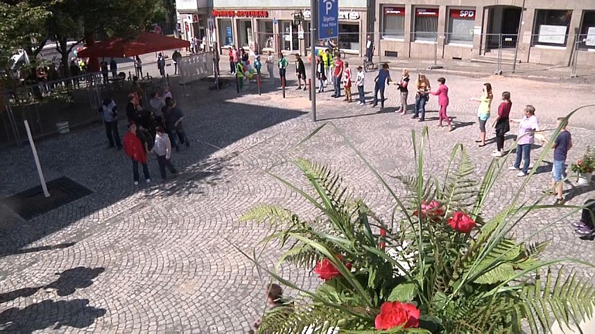 B&uuml;cherkette zum Umzug der Bibliothek