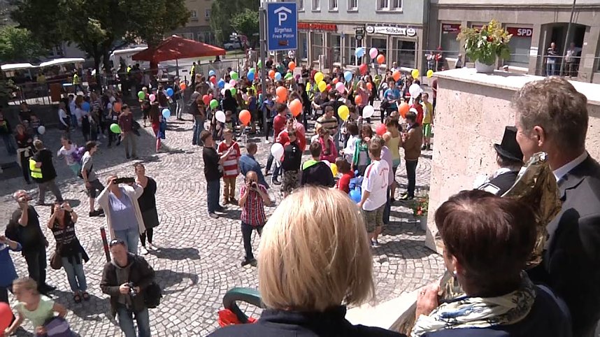 B&uuml;cherkette zum Umzug der Bibliothek
