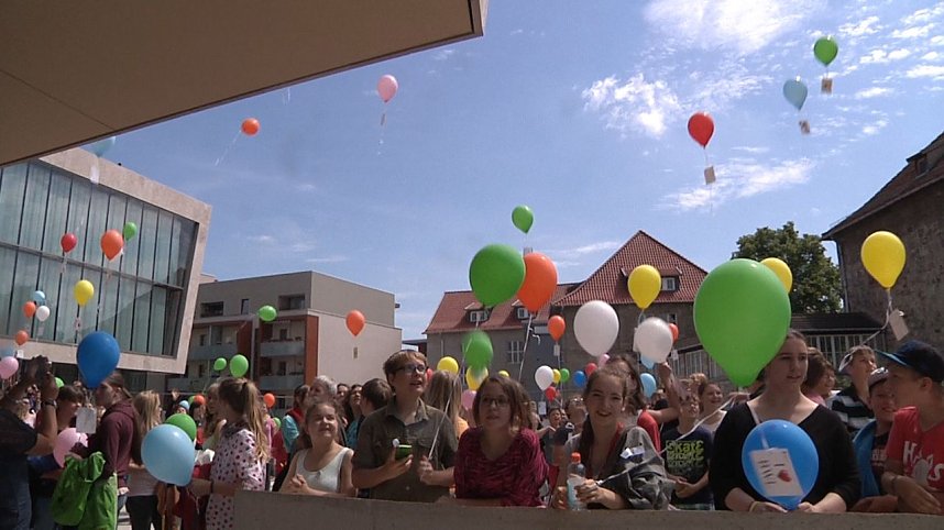 B&uuml;cherkette zum Umzug der Bibliothek