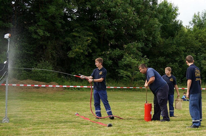 L&ouml;schangriff des Feuerwehr-Nachwuchses