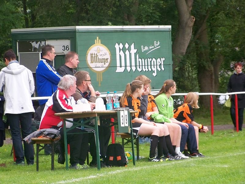 Premiere im Feldhandball