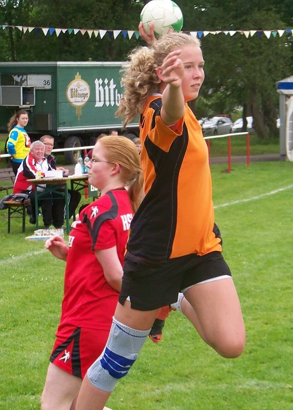 Premiere im Feldhandball