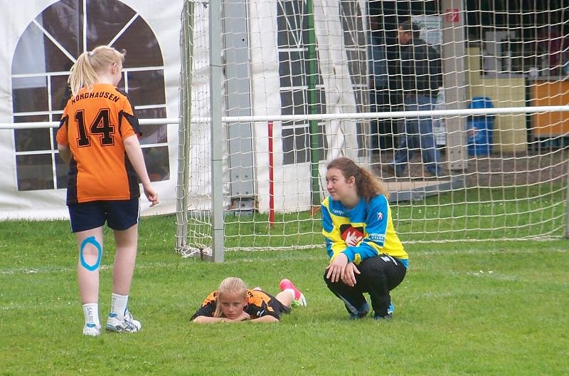 Premiere im Feldhandball