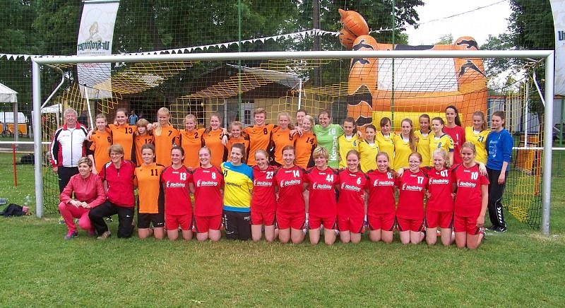 Premiere im Feldhandball