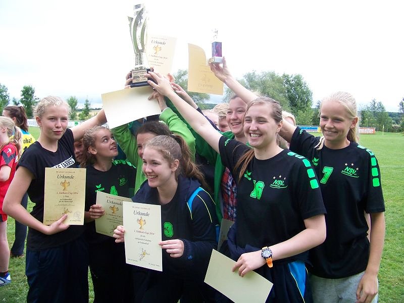 Premiere im Feldhandball