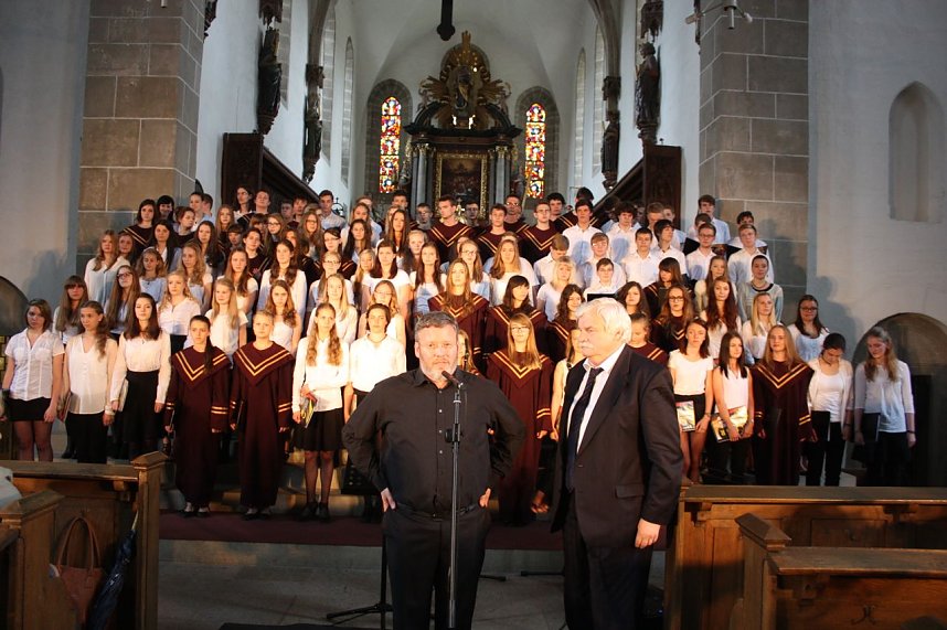 Auftritt der Ch&ouml;re im Dom