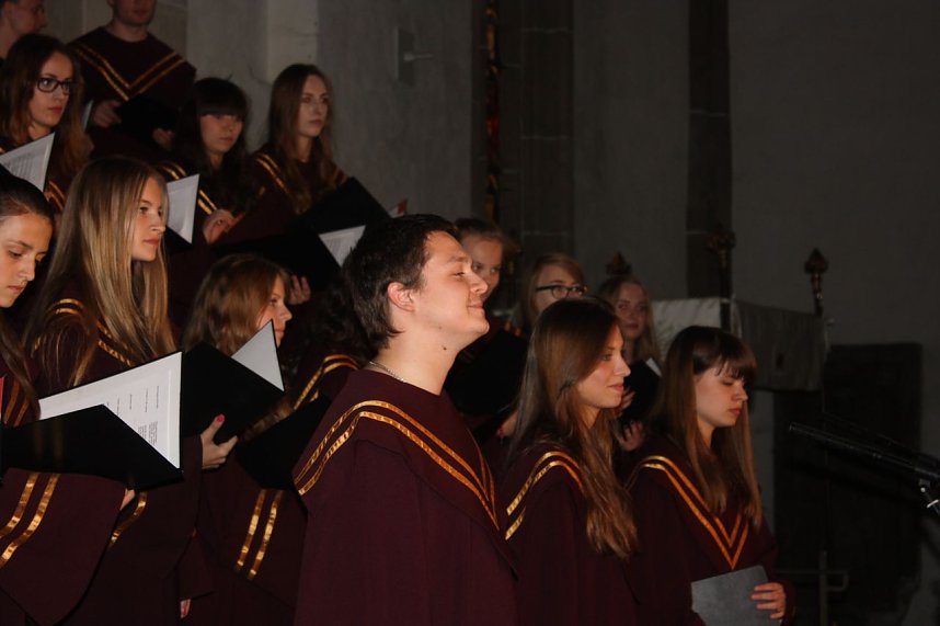 Auftritt der Ch&ouml;re im Dom