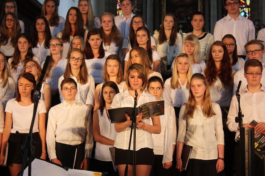 Auftritt der Ch&ouml;re im Dom