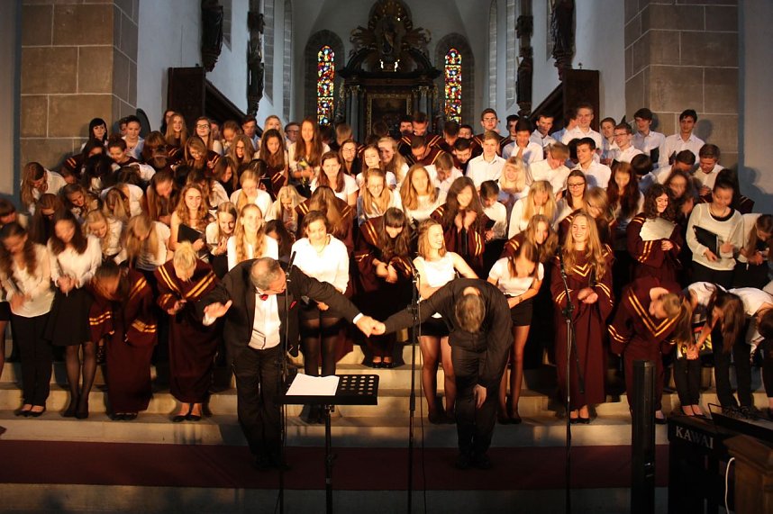 Auftritt der Ch&ouml;re im Dom