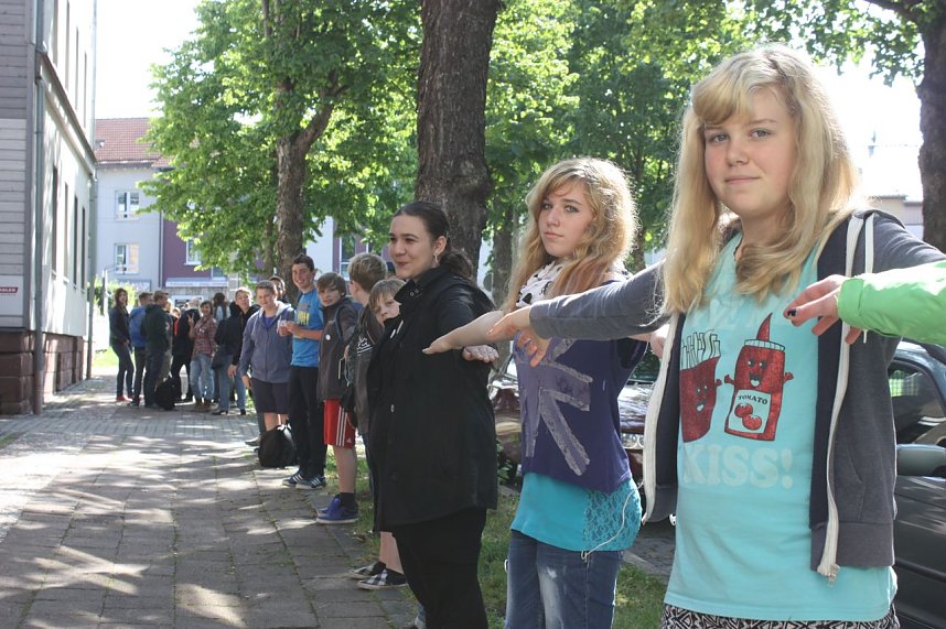 B&uuml;cherkette zum Umzug der Bibliothek