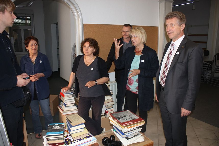 B&uuml;cherkette zum Umzug der Bibliothek