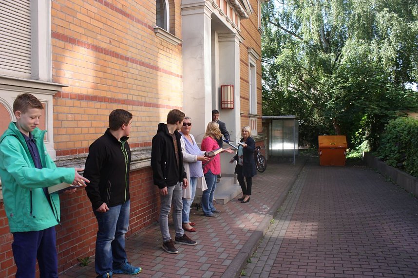 B&uuml;cherkette zum Umzug der Bibliothek