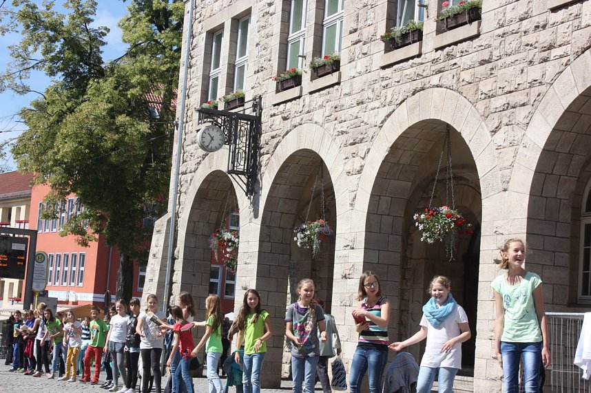 B&uuml;cherkette zum Umzug der Bibliothek