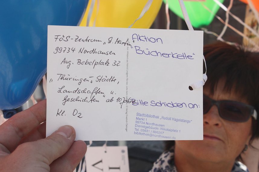 B&uuml;cherkette zum Umzug der Bibliothek