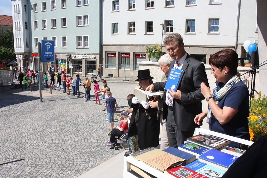 B&uuml;cherkette zum Umzug der Bibliothek