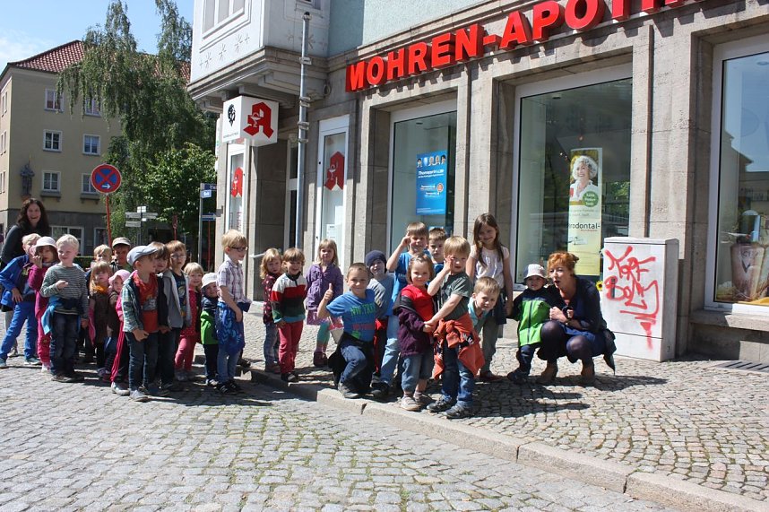 B&uuml;cherkette zum Umzug der Bibliothek