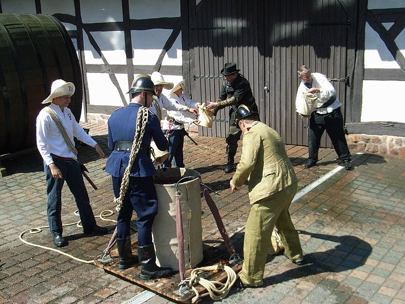 Historische &Uuml;bung eines L&ouml;scheinsatzes