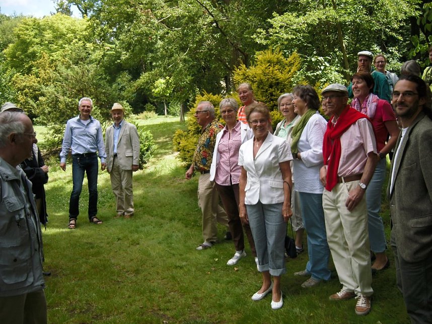 Parkfest: F&uuml;hrung mit Baumbiologe Dr G&uuml;nthewr Merg mit einer Besuchergruppe aus Erfurt und interessierten Nordh&auml;user B&uuml;rgern und Umgebung