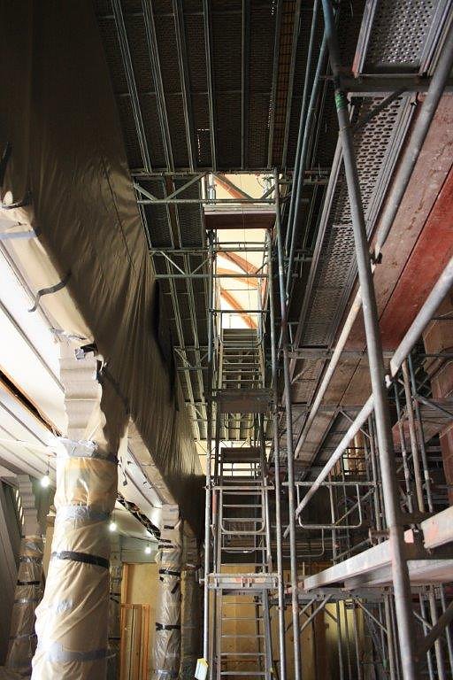 Im Innern eine Baustelle: Blasiikirche