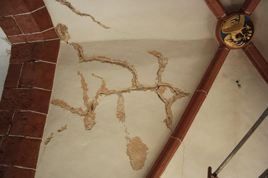 Im Innern eine Baustelle: Blasiikirche