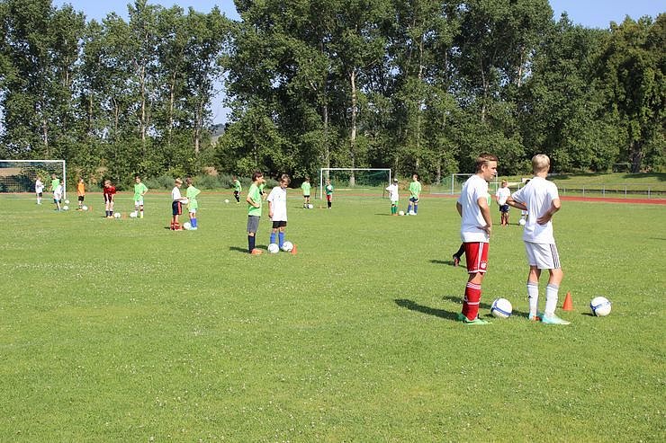 Volles Training bei der Fu&szlig;ballschule